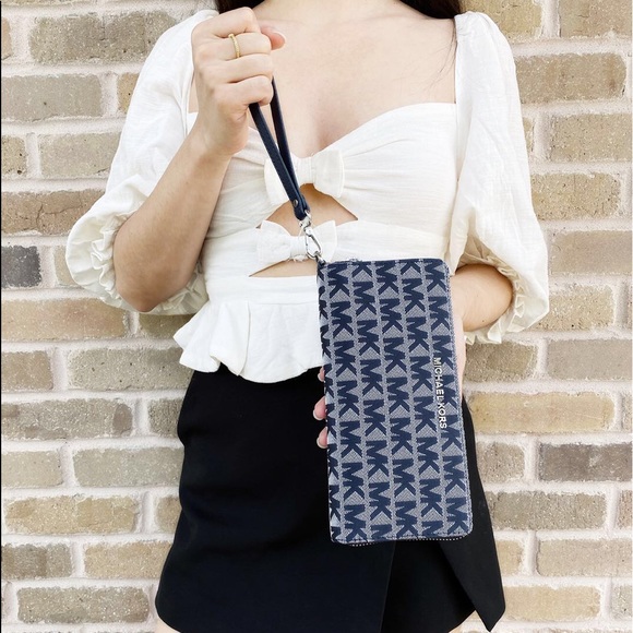 Gaby’sBags💕BUNDLE Michael Kors Tote & Wallet - Picture 4 of 5